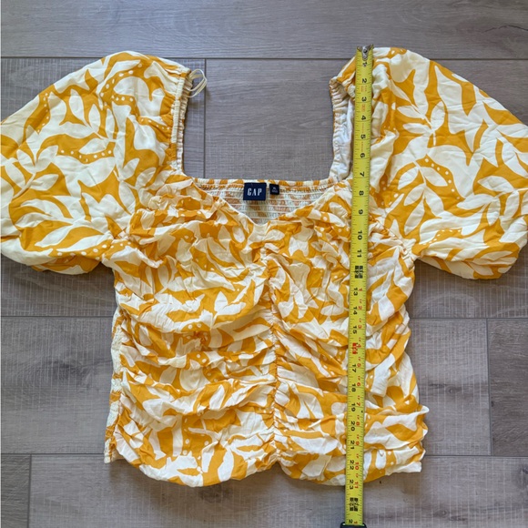 GAP Yellow and White Patterned Puff Sleeve Ruched Blouse - Picture 7 of 9